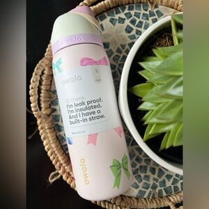 Owala GIRLHOOD 32oz FreeSip Tumbler